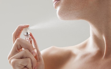 향수 뿌리는법 - 지속력 높이는 방법, 선택 방법, 주의할점