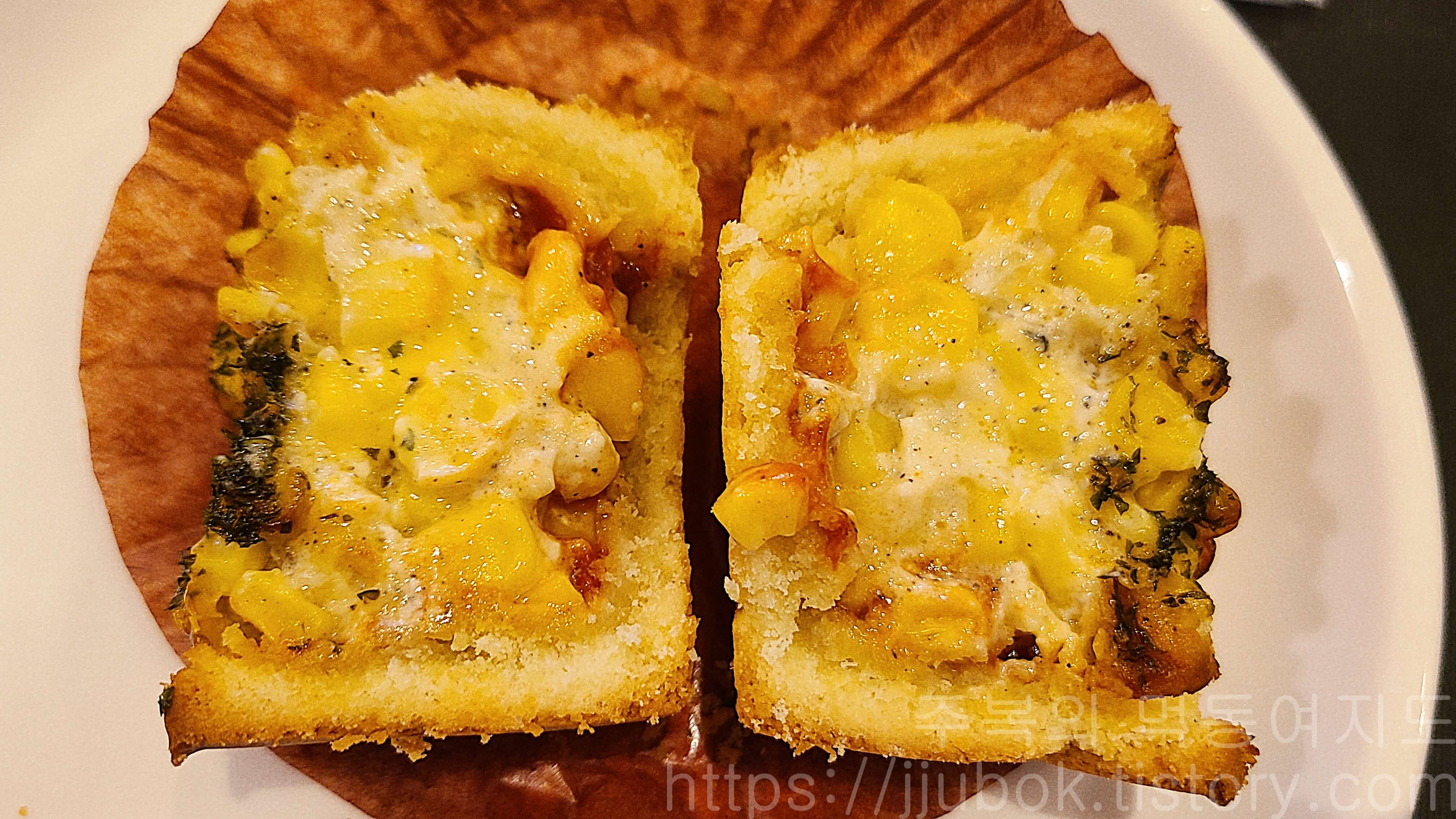 아롬-베이크-마약-콘치즈-타르트-비주얼