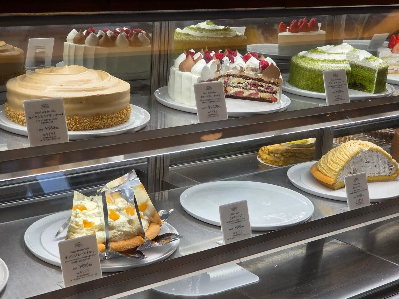 나고야 하브스 백화점 지점과 본점의 디저트 진열대 비교