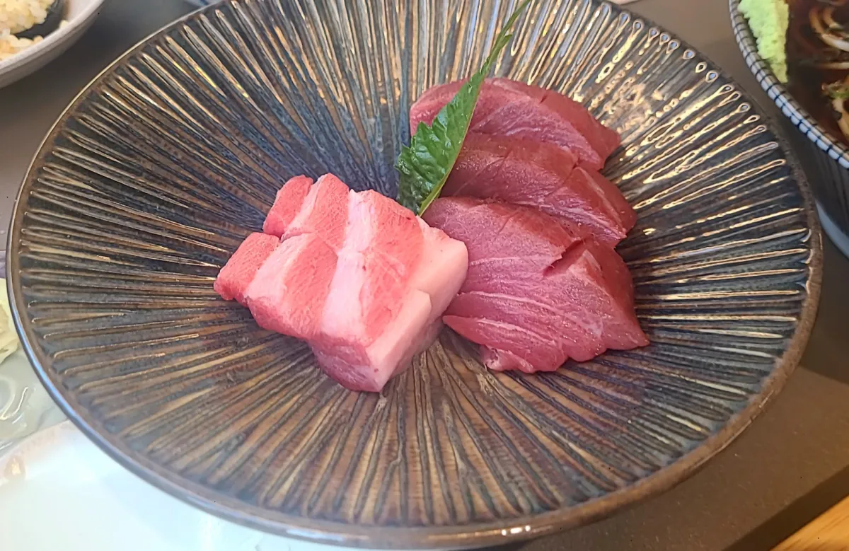 루키스시봉선동-두툼하게썰린참치