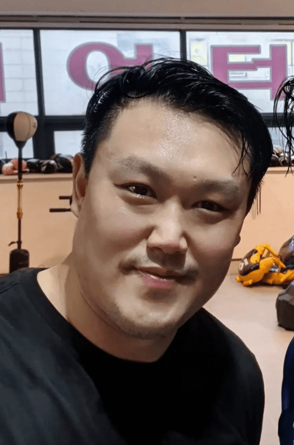 미소짓고있는-명현만선수