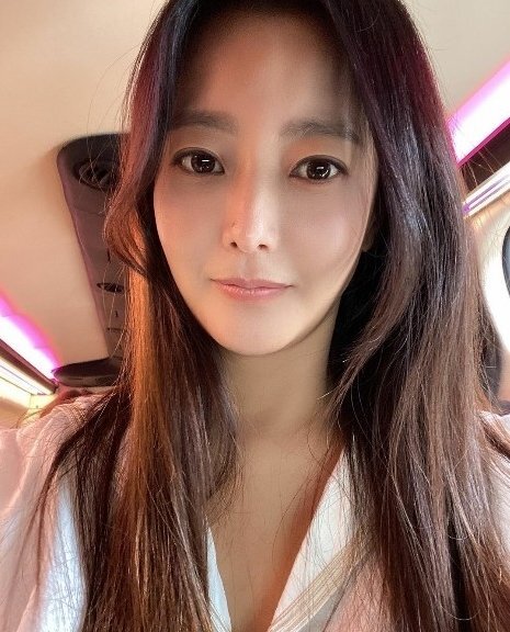 김희선 배우 프로필 남편 자녀 나이 키 리즈 재산 영화 드라마 인스타