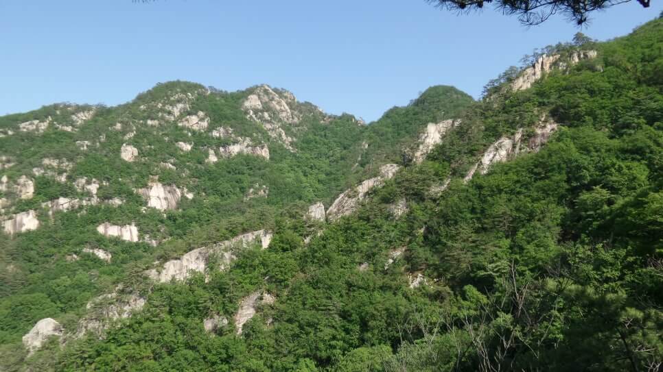 100대 명산 등산하기 마흔여섯번째 단양 도락산 암릉 구간과 기암괴석&amp;#44; 소나무 조망이 우수하며&amp;#44; 도락산 정상에서의 탁 트인 경관이 매력적