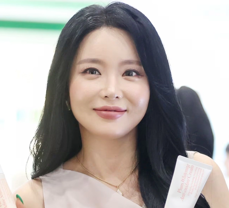 홍진영 화장품 사업 코스닥 상장 준비 근황