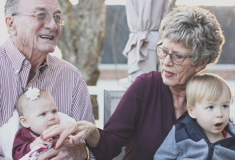 할아버지, 할머니, 손자들