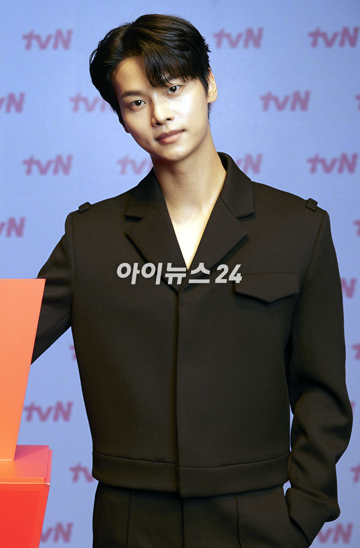 배우 차학연이 19일 온라인으로 진행된 tvN 새 토일드라마 '무인도의 디바' 제작발표회에 참석하고 있다. [사진=tvN]