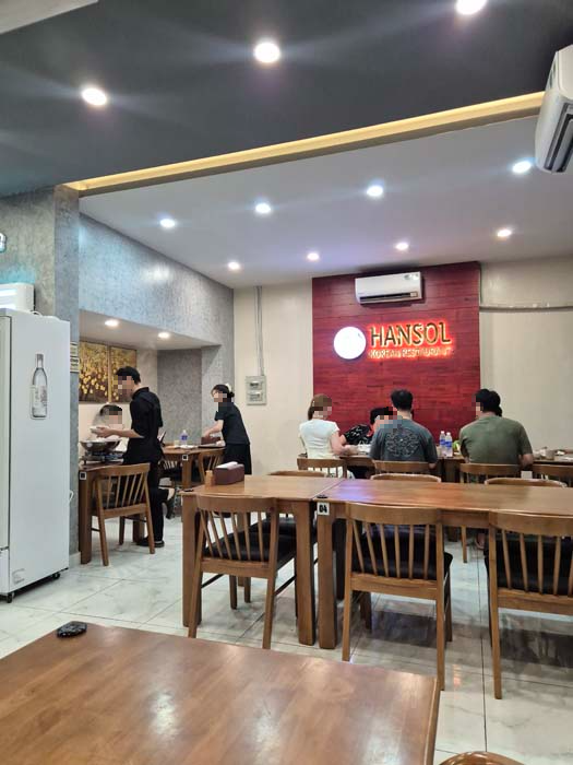 호치민 깔끔한 한식당 분위기