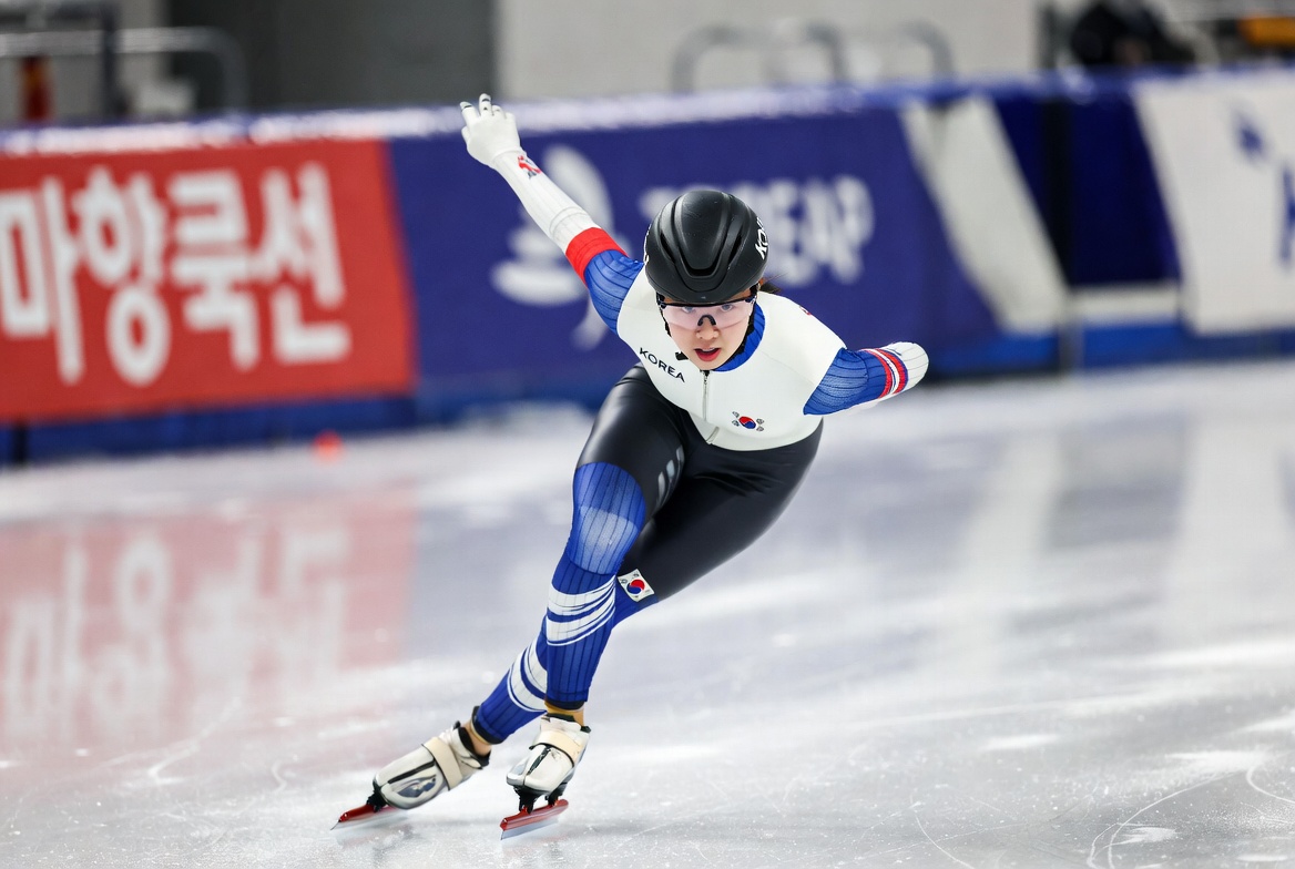 대한민국 스피드스케이팅 국가대표 김민선 선수의 500m 주행 및 코너링 기술 분석 이미지