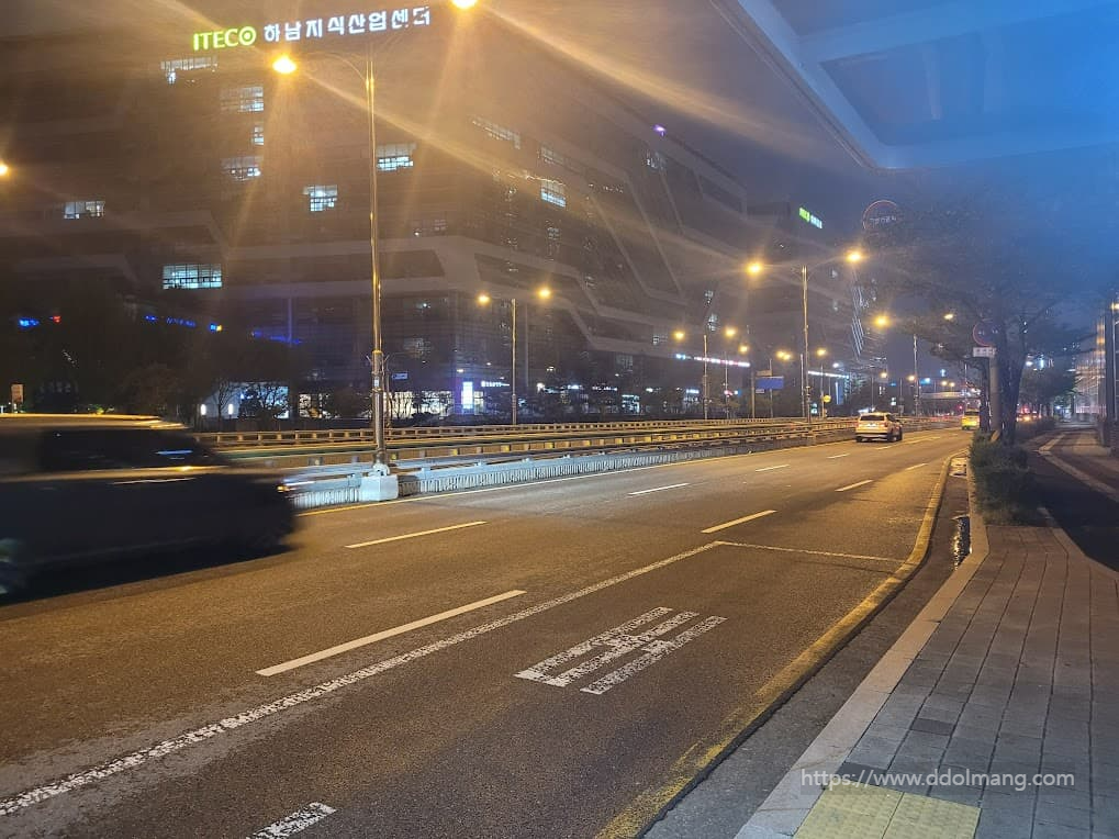 하남 아이테코 앞 도로 저녁풍경