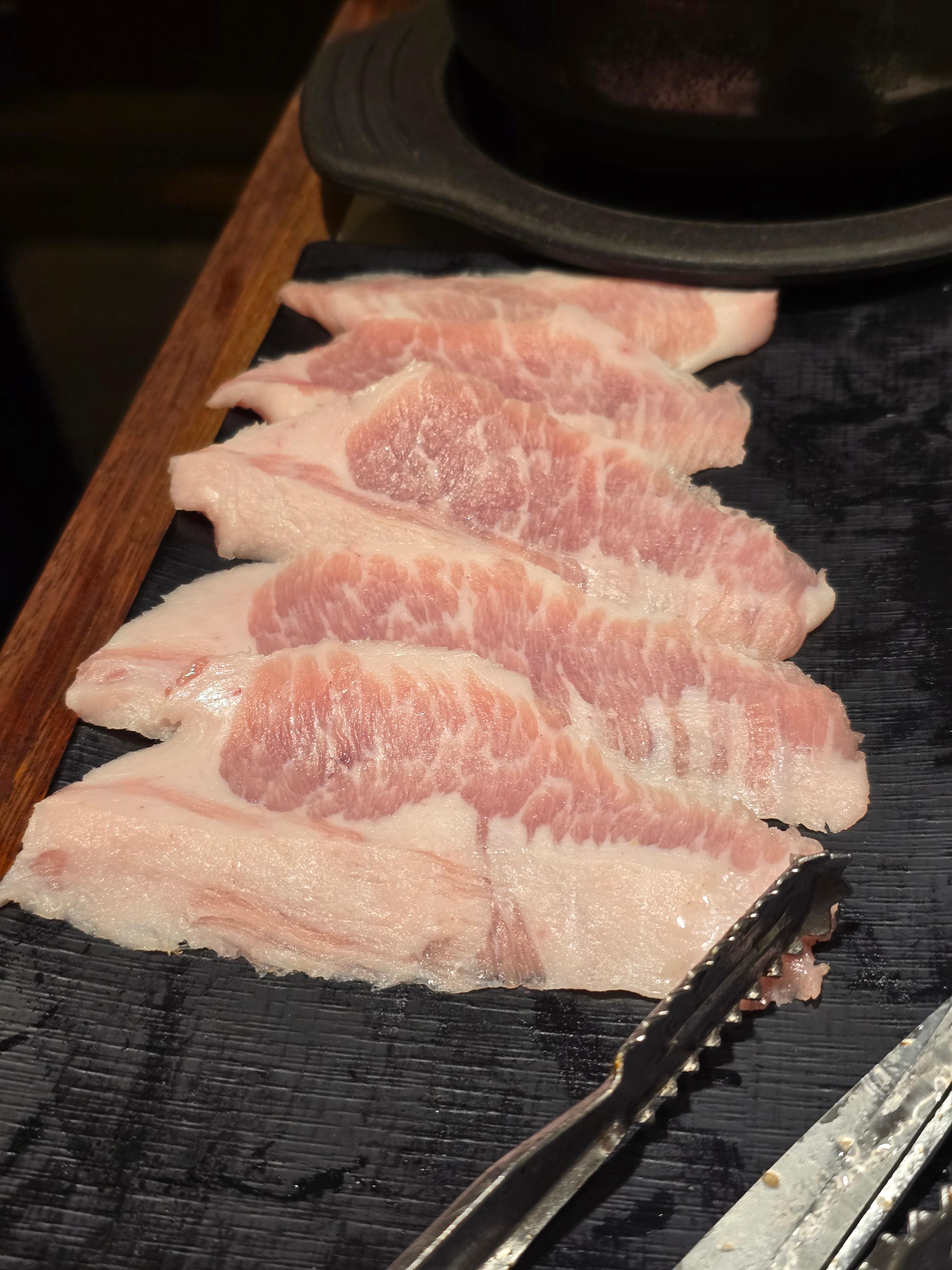 연남제비 항정살구이