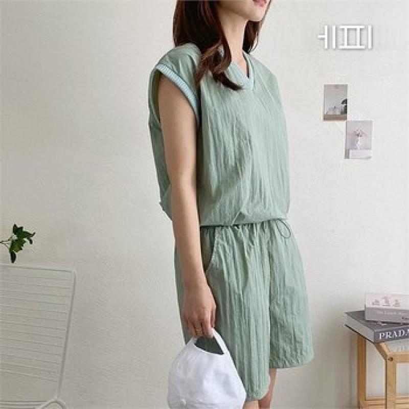 에피소드블랑 여성 V넥 슬리브리스 반바지 세트