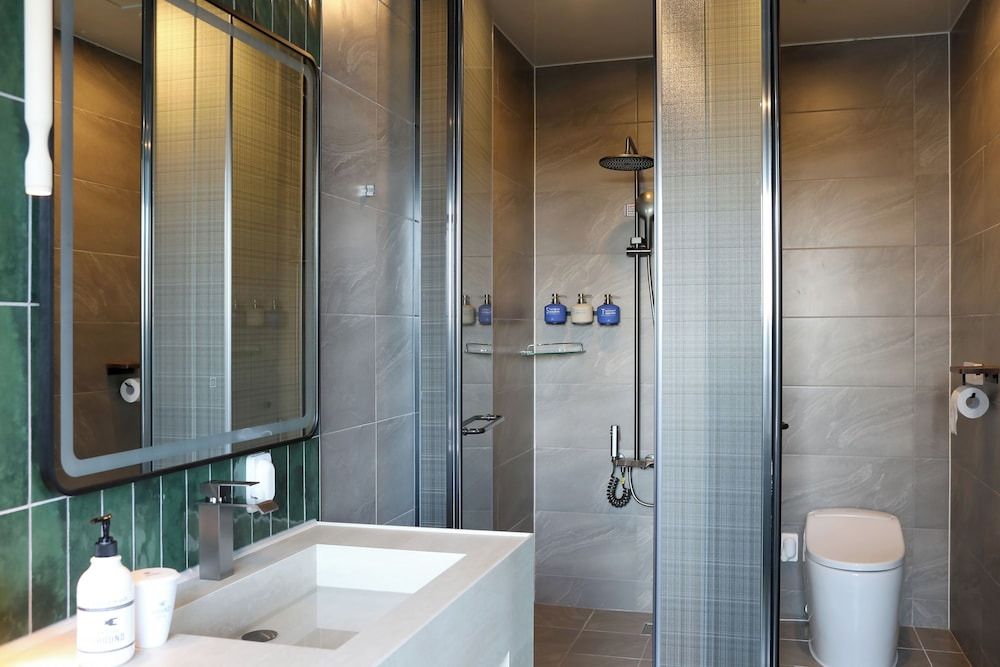 강릉 하운드 더 블루 호텔｜오션뷰&middot;넷플릭스&middot;카페까지&amp;#44; 할인 혜택으로 가성비 숙소 예약하기!