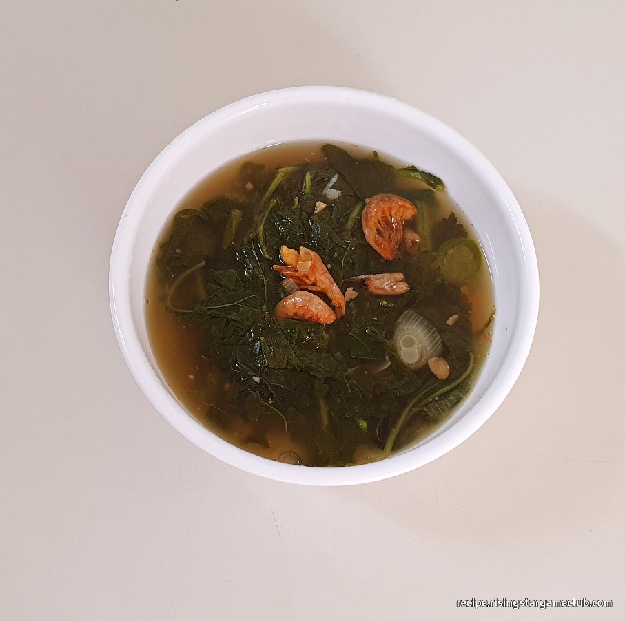 아욱 된장국 맛보기 위해서 한그릇 떠 놓은 사진