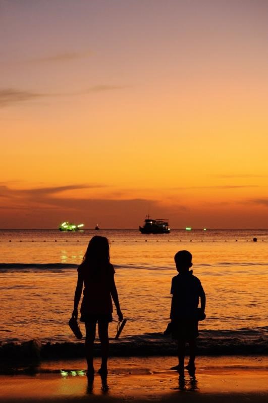 역광(인물의 뒤에서 들어오는 빛)