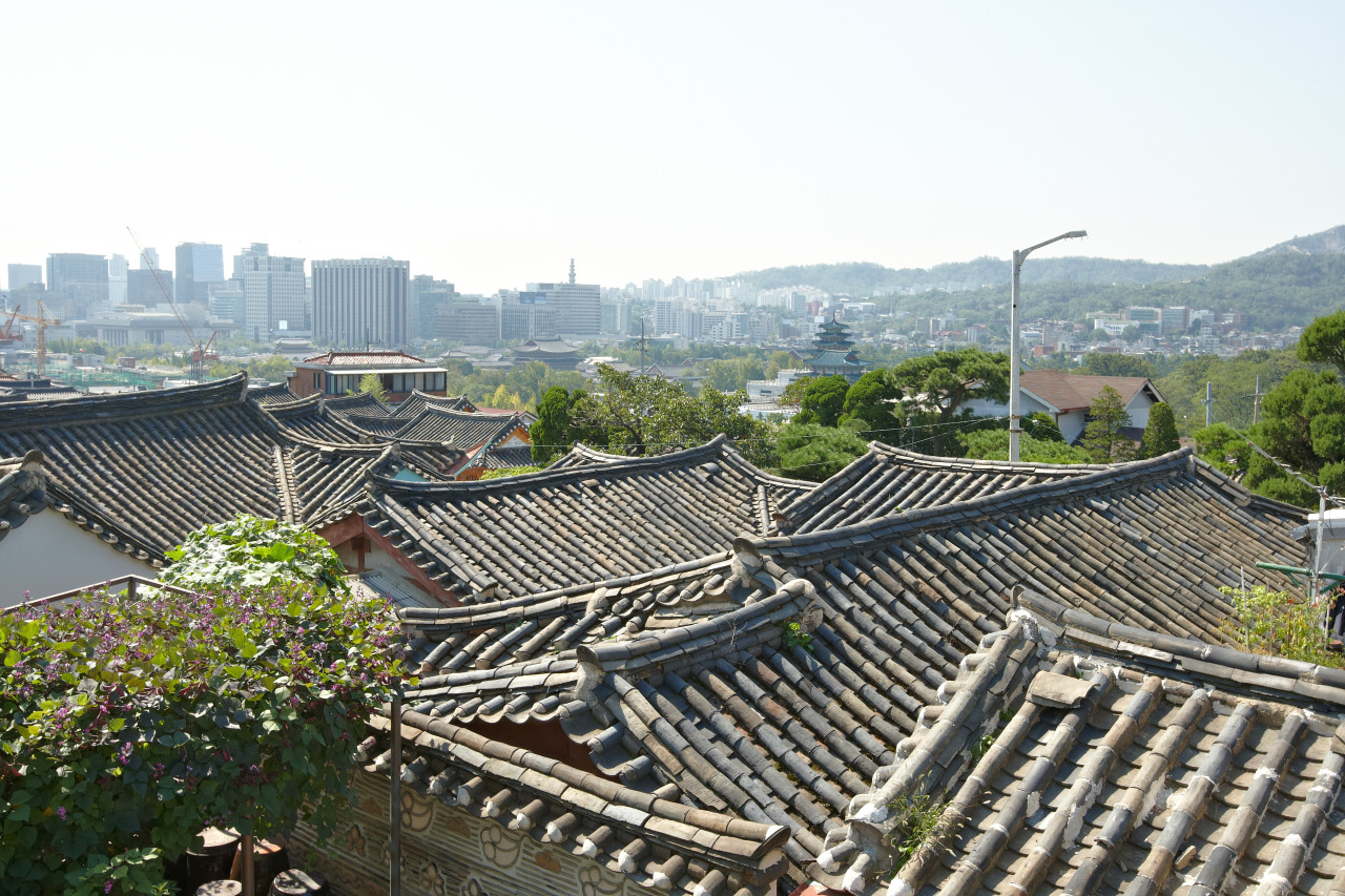 북촌 한옥마을 가장 높은 곳에 위치한 북촌동양문화박물관에서 바라본 서울 시내 전망