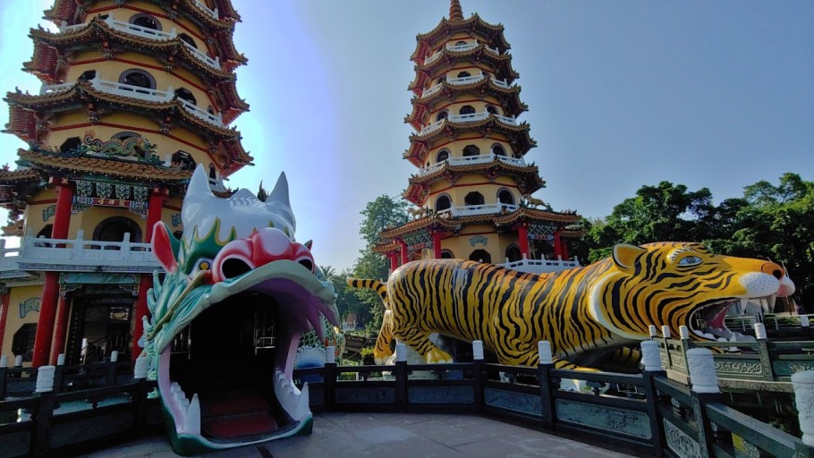 대만 가오슝 랜드마크인 용호탑의 모습