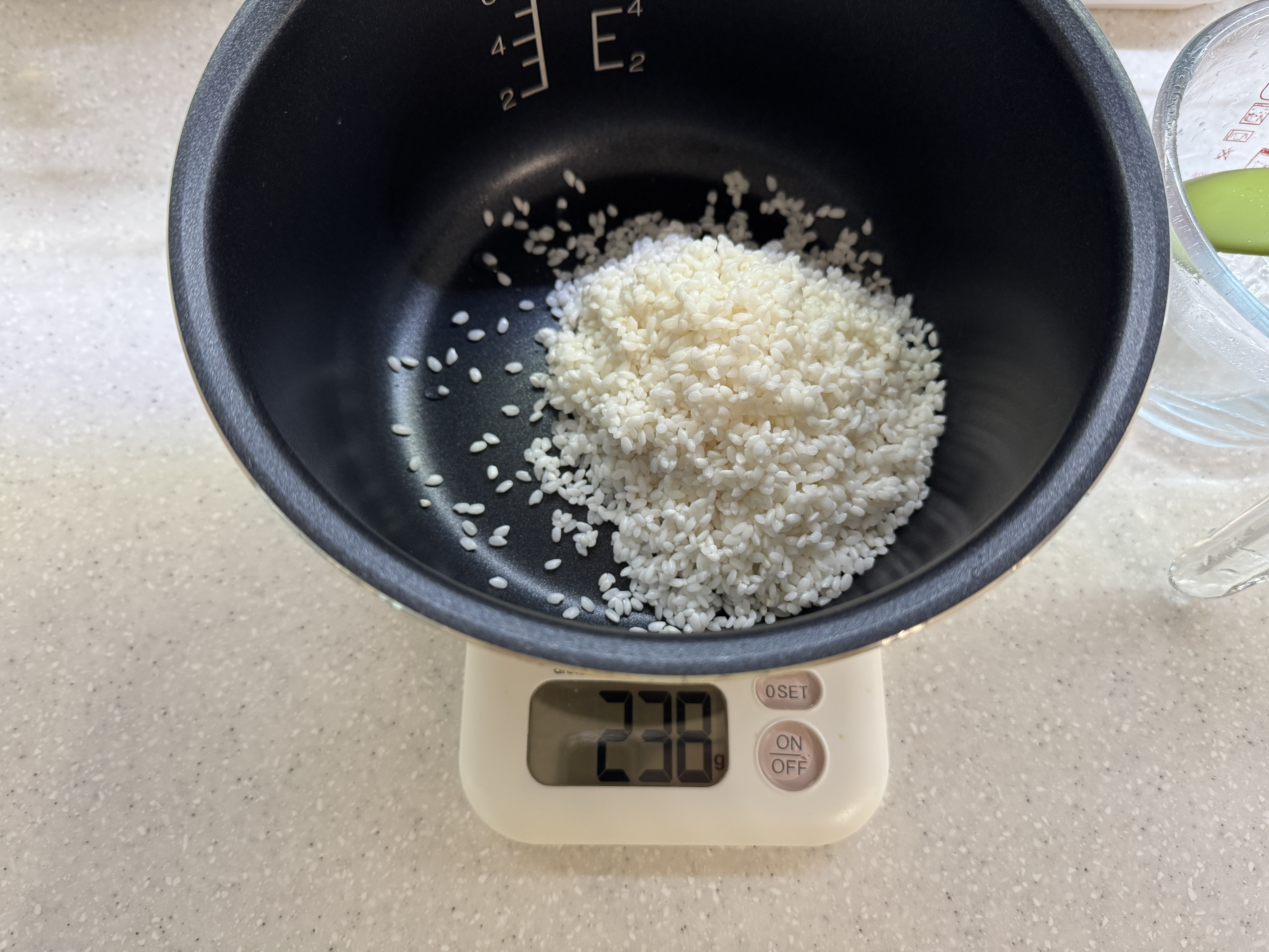 쌀 170g을 불린 후 사진