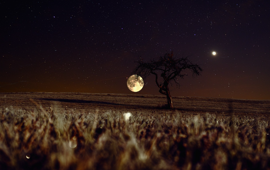 달이 점점 지구에서 멀어지고 있다고?