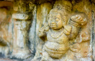 블루문스톤의 산지와 특징에 대해 해설한다.