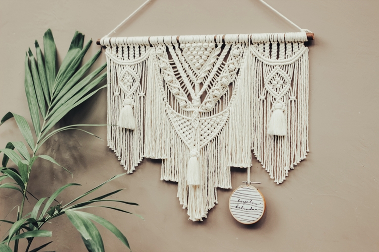 특유의 무늬로 짜여진 마크라메