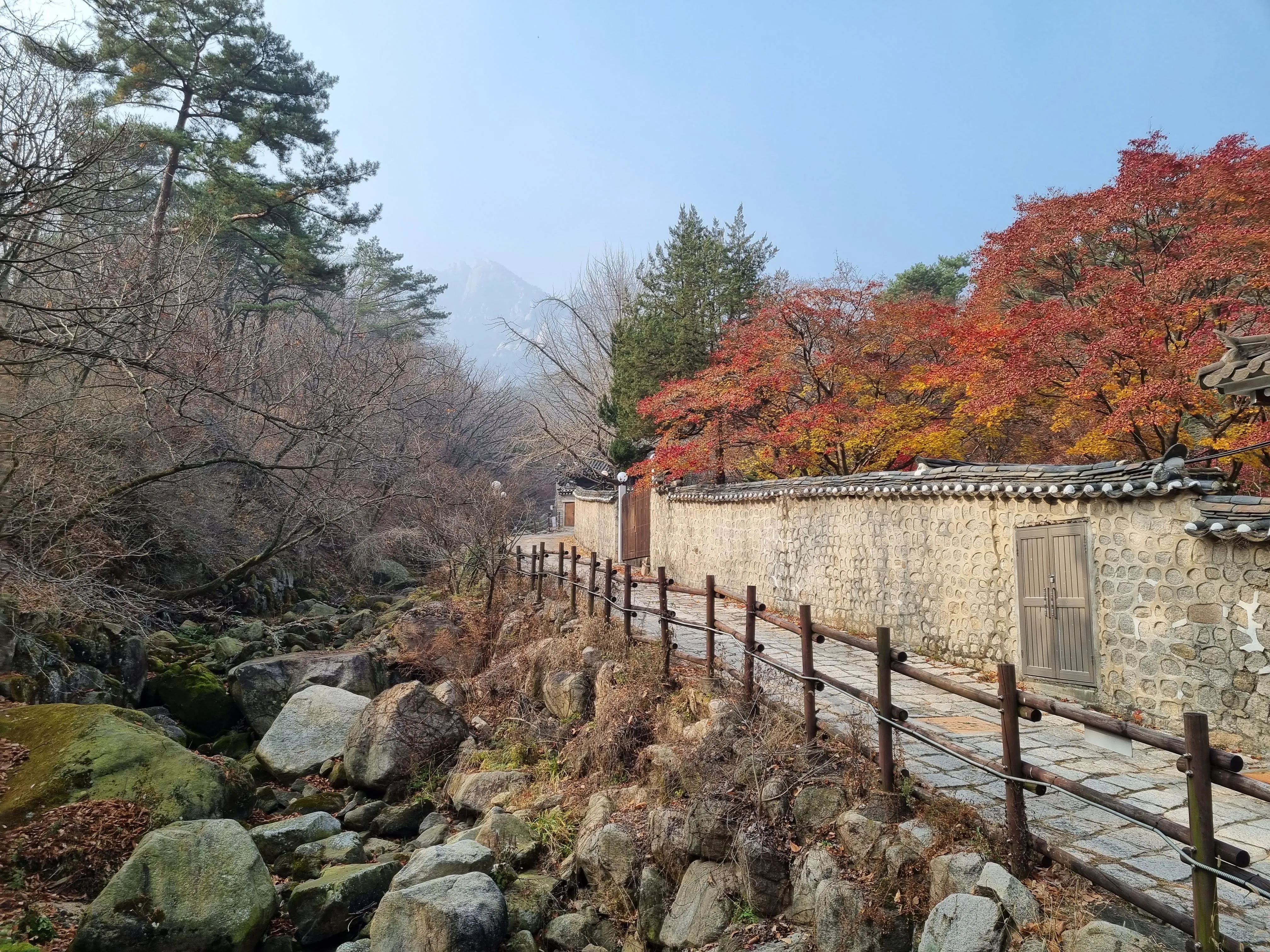 선운각-외부-산책길-가을