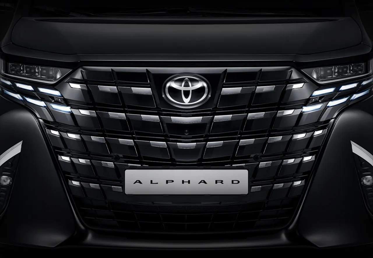 토요타 알파드 하이브리드 차량 이미지