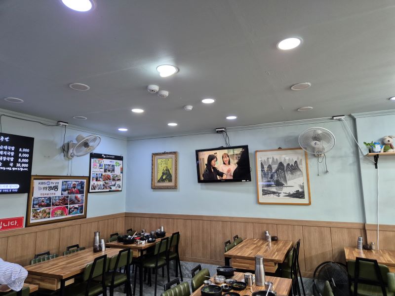 파파왕족발-식사-가능한-내부