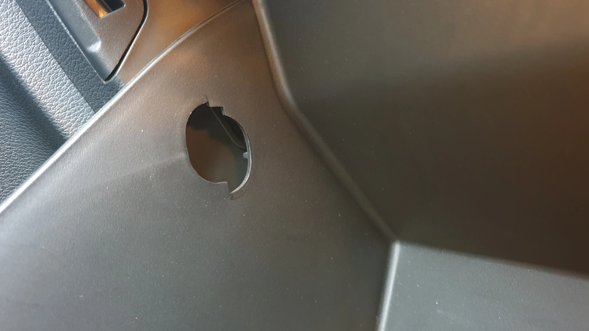 걸쇠 부품 끼우는 곳