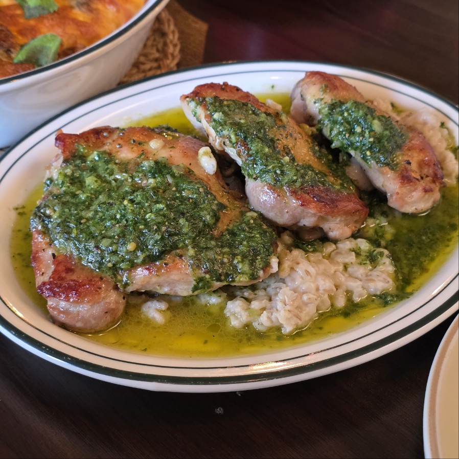 허브 소스 곁들인 고기 요리, 프렌치 메인 메뉴