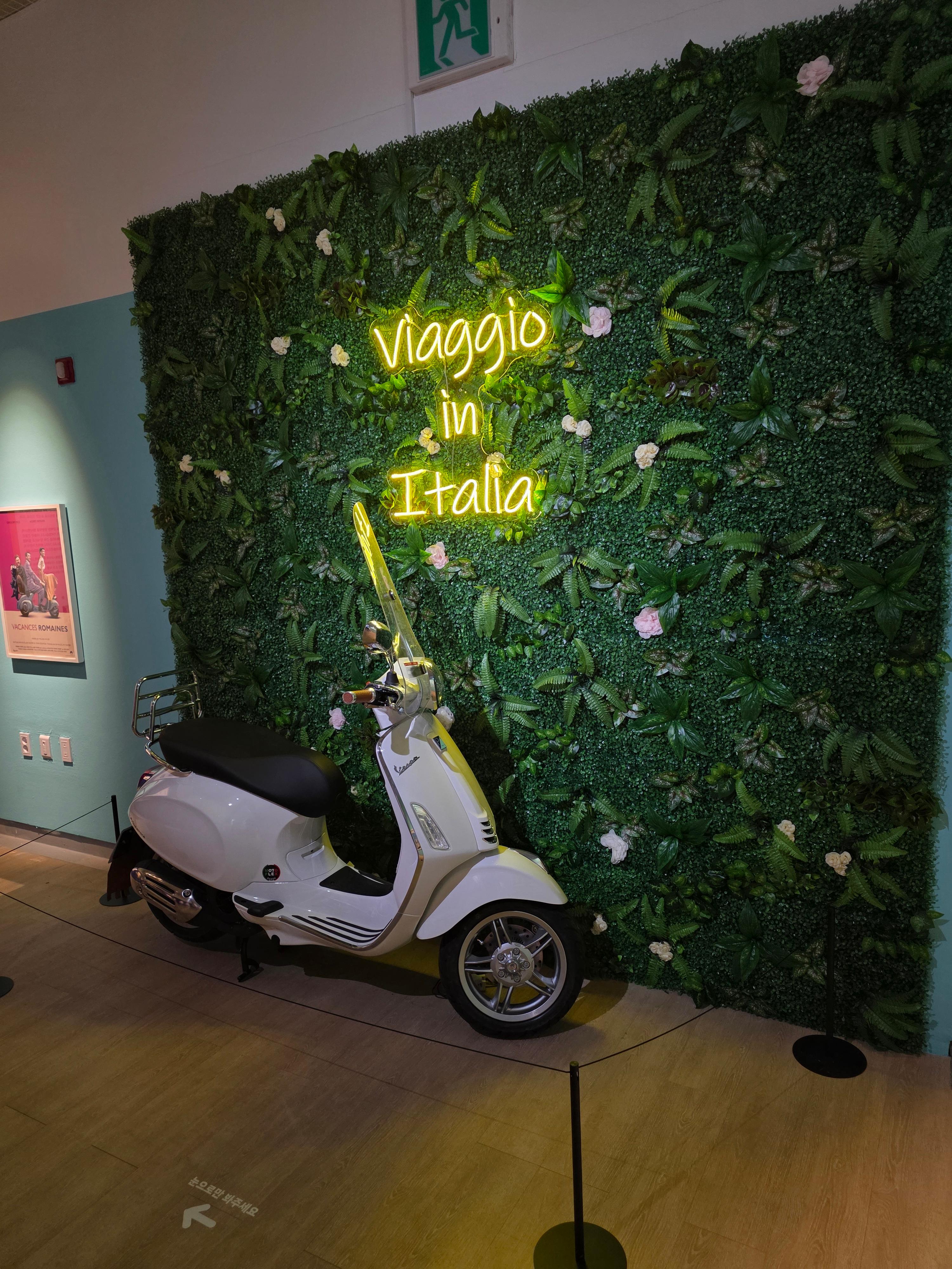 《이탈리아 미술관 여행전》_로마의휴일 오토바이