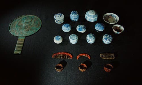 전통 화장의 감정 구조와 현대 케어 콘텐츠의 정서 연결