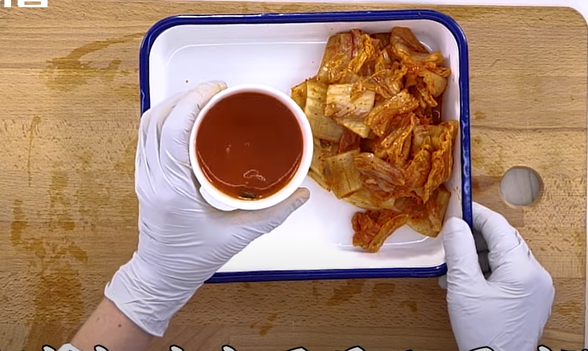 김치찌개 맛있게 만드는 방법 돼지고기 듬뿍 묵은지 김치찌개 맛있게 끓이는 법