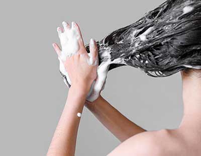 머리-비듬-없애는-법-샴푸