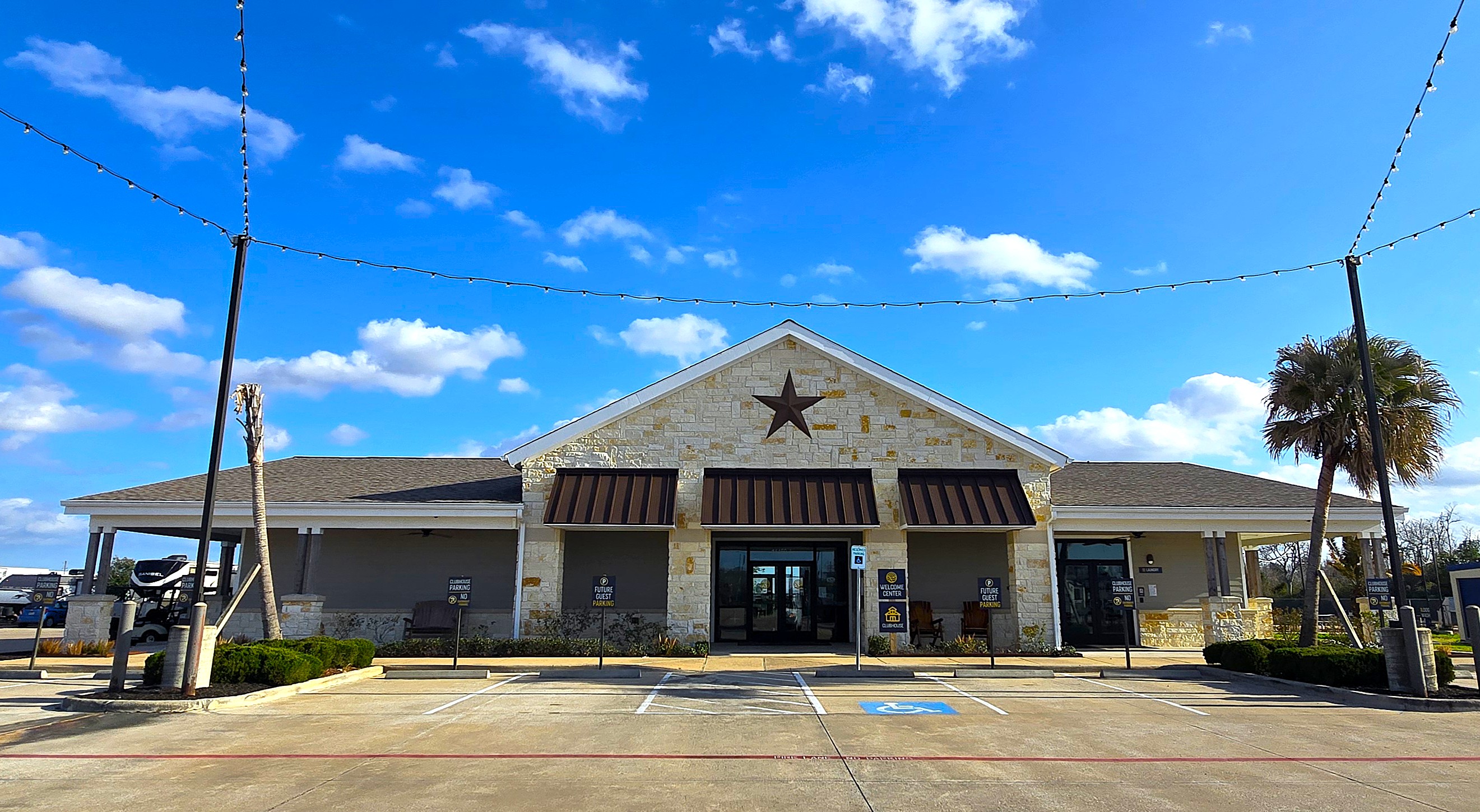 Sun Outdoors 체인인 휴스턴 Space City Ellington RV 캠핑장 사진