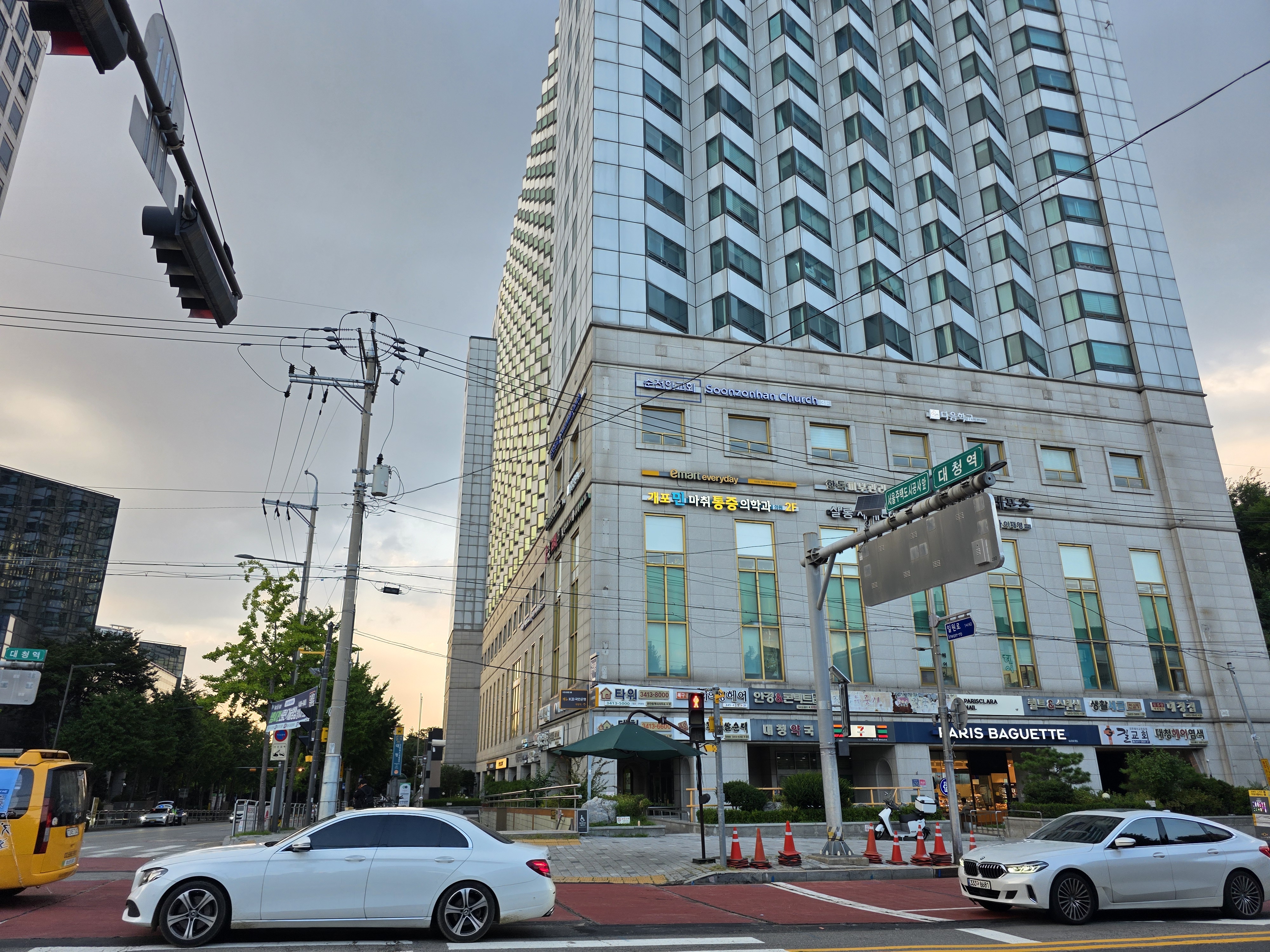 대청역 1번 출구 앞 대청타워 지하에 위치한 일식 전문점 모리