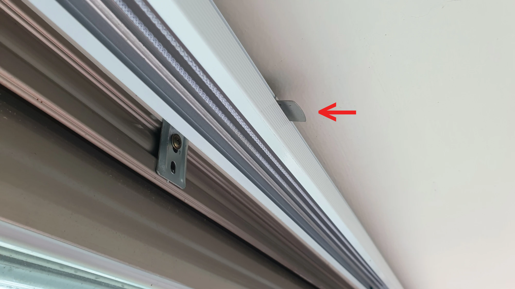 블라인드 레일 고정 장치