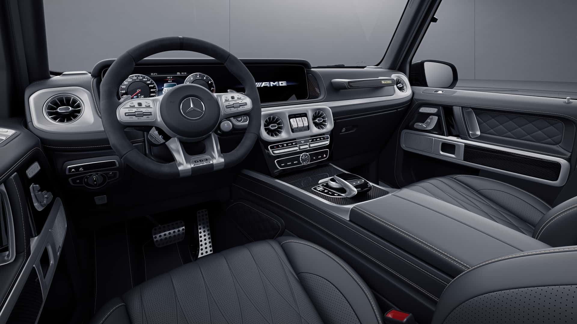 메르세데스-AMG가 블랙과 골드로 꾸며진 한정판 AMG G63 그랜드 에디션을 공개했다.