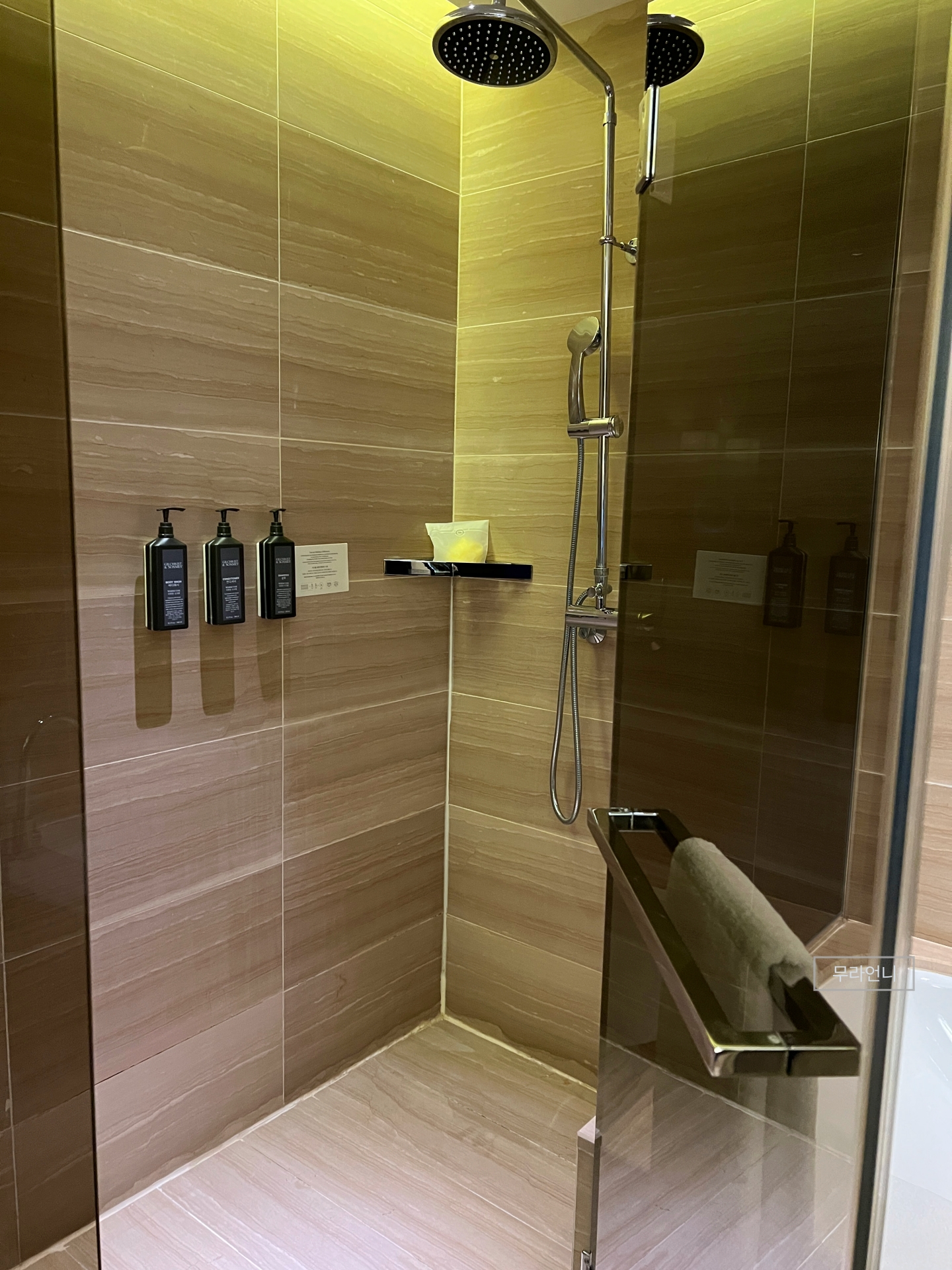 샤워실 따로있음