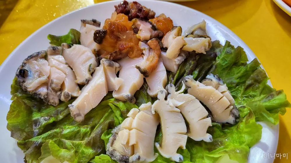 부산-신동아시장-창녕상회-전복