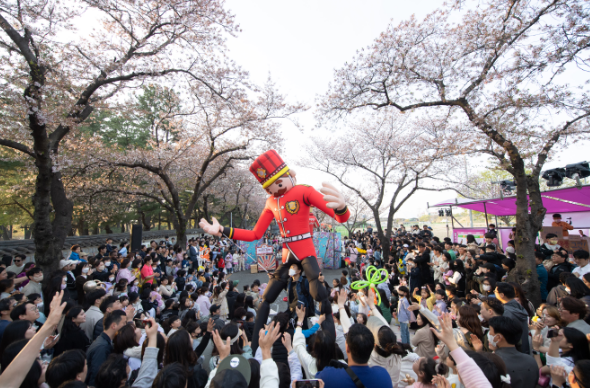 벚꽃축제에 사람들