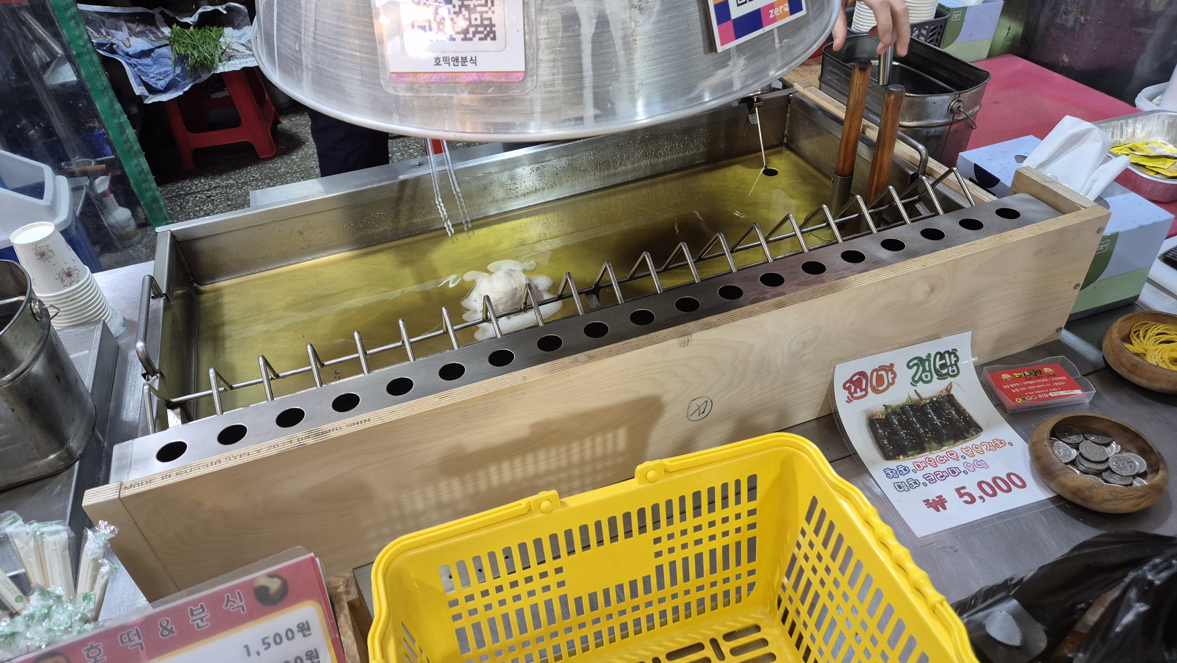 깨끗한 기름으로 튀기는 고현시장 호떡