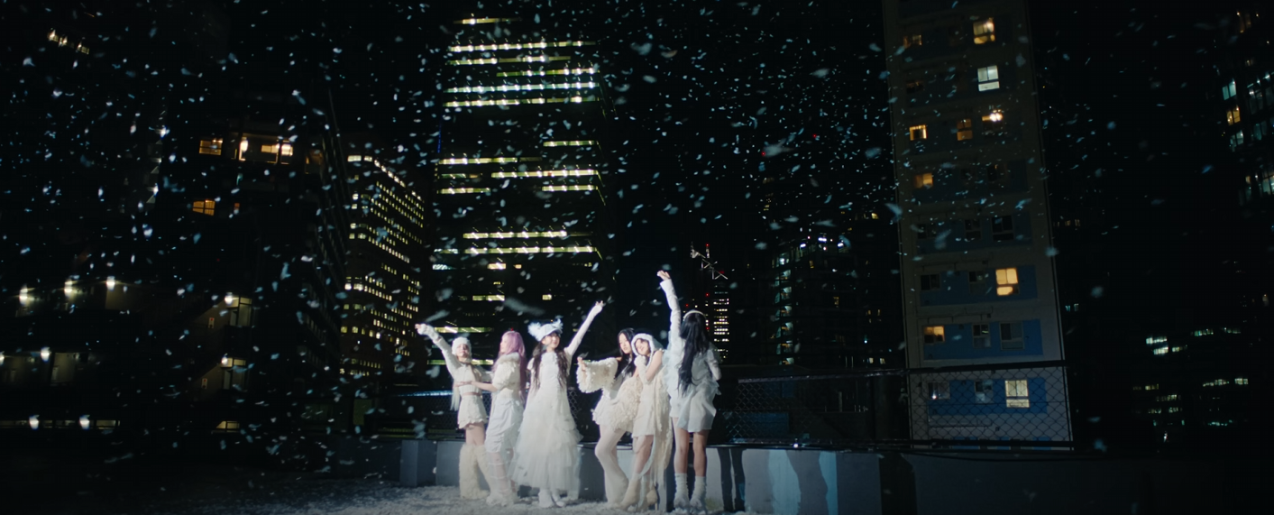 새하얀 깃털 눈꽃 아래 모인 ive 맴버들