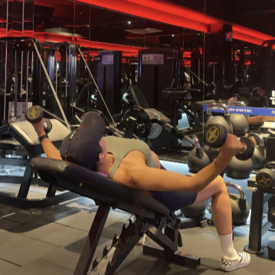 Women- Incline-Dumbel-Fly-look