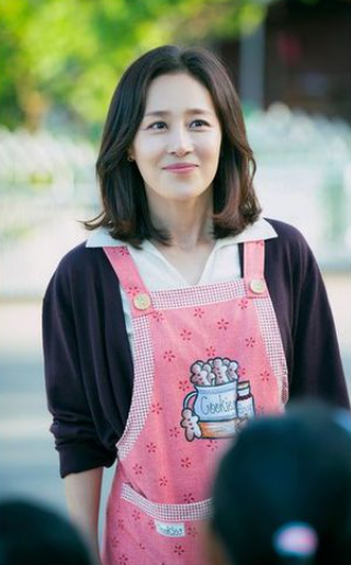  배우 문정희 프로필│나이 학력│결혼과 남편 이야기│프랑스 유학과 외국어 실력│드라마&middot;영화 작품과 2025년 최신 근황 정리