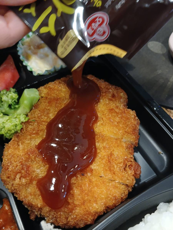 돈까스 소스 붓다