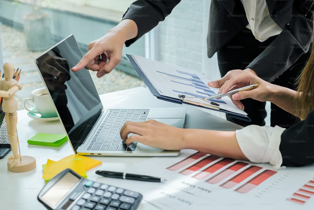 퍼포먼스 관련 이미지