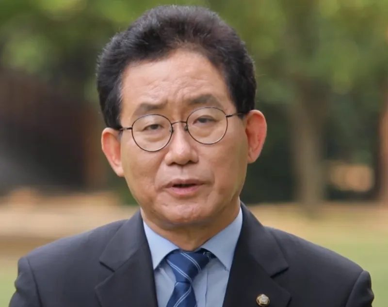 국회의원 인터뷰 사진16.webp