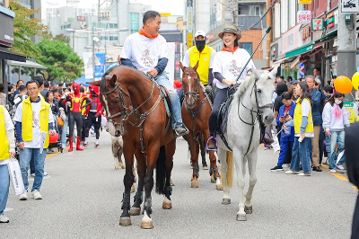 말죽거리 축제 포스터, 말죽거리 상권에서 진행되는 말타기 체험 및 가요제