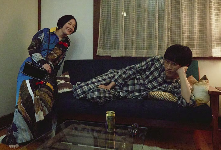 누워있는-준페이-그-옆에-치하루