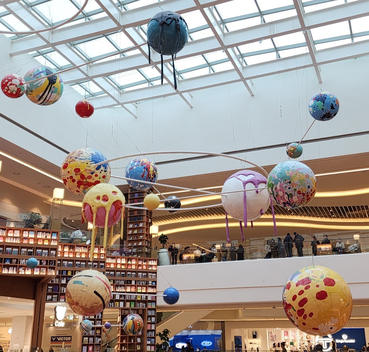 하늘을 나는 꿈과 떨어지는 꿈 해몽 가이드: 신체 변화와 운의 흐름 파악하기